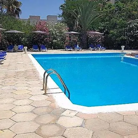 Paradise Hotel 3*