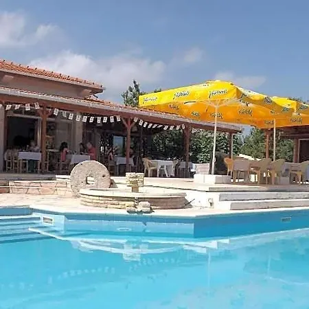 Paradise 3*